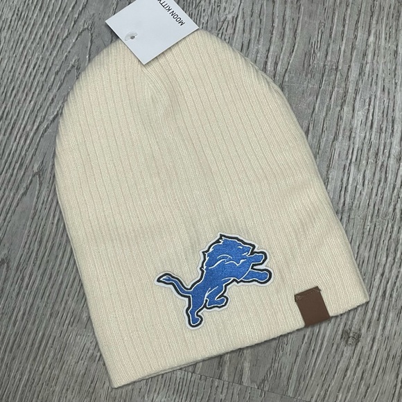 Detroit Lions Cream Beanie with Blue Lion Logo - Picture 1 of 3